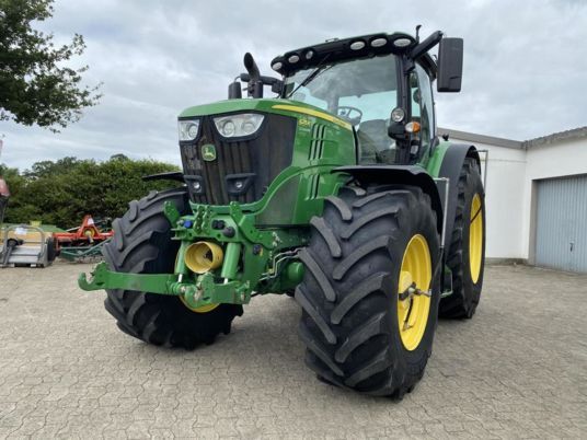 John Deere 6215R