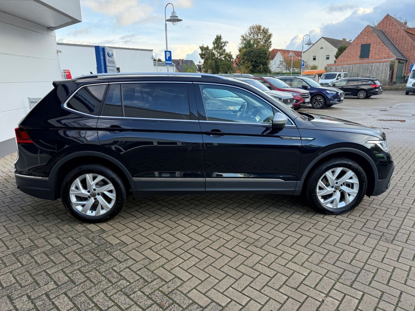 VW Tiguan Allspace 4Motion 2.0 TDI AHK-klappbar Nav - Image 7