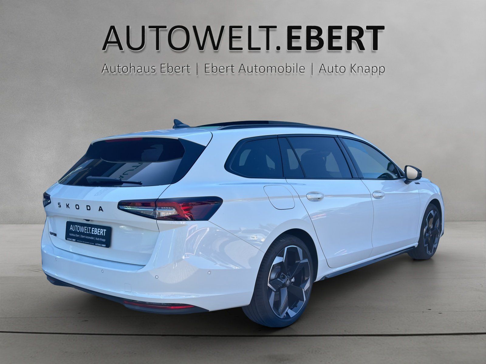 Fahrzeugabbildung SKODA Superb Combi Sportline 2.0 TSI ACC+PANO+AHK+360°