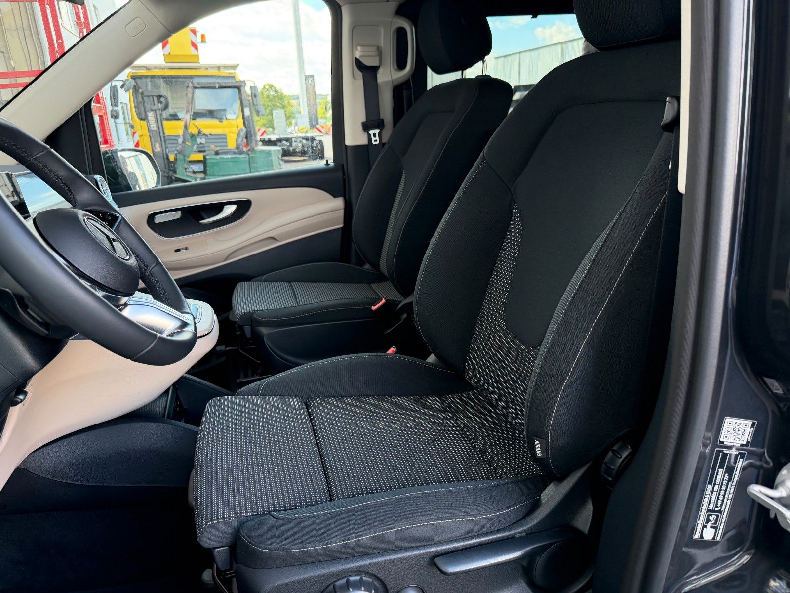 Fahrzeugabbildung Mercedes-Benz V 220 d Marco Polo AIRMATIC DISTRONIC AHK2,5to