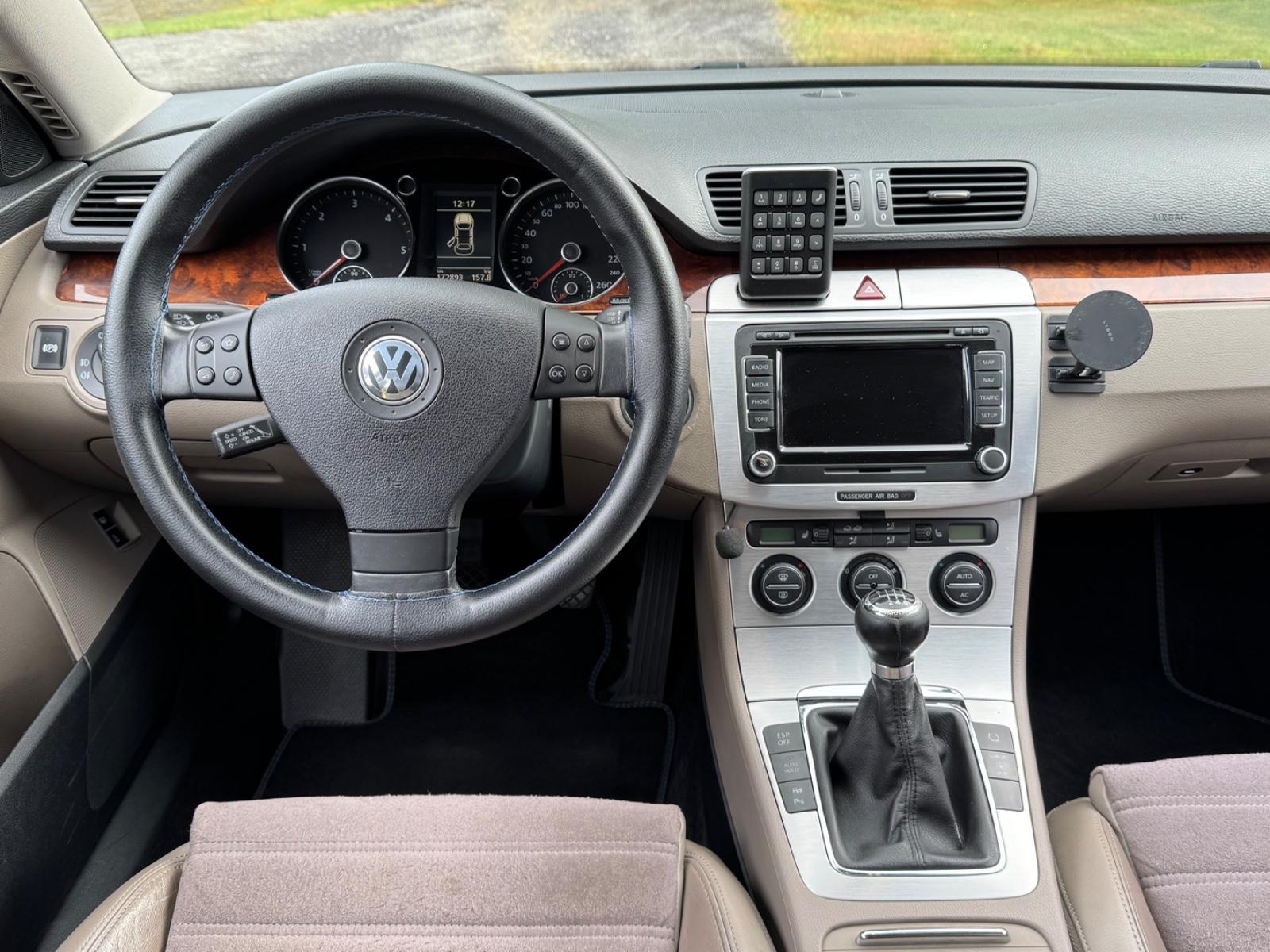 Volkswagen Passat 2009 — photo 19