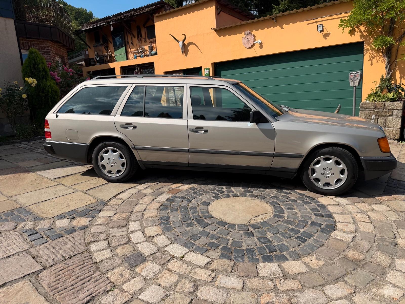 MERCEDES-BENZ 300 TD W124 109 CH BVA - 2ème MAIN - TOIT OUVRANT - 88000 km