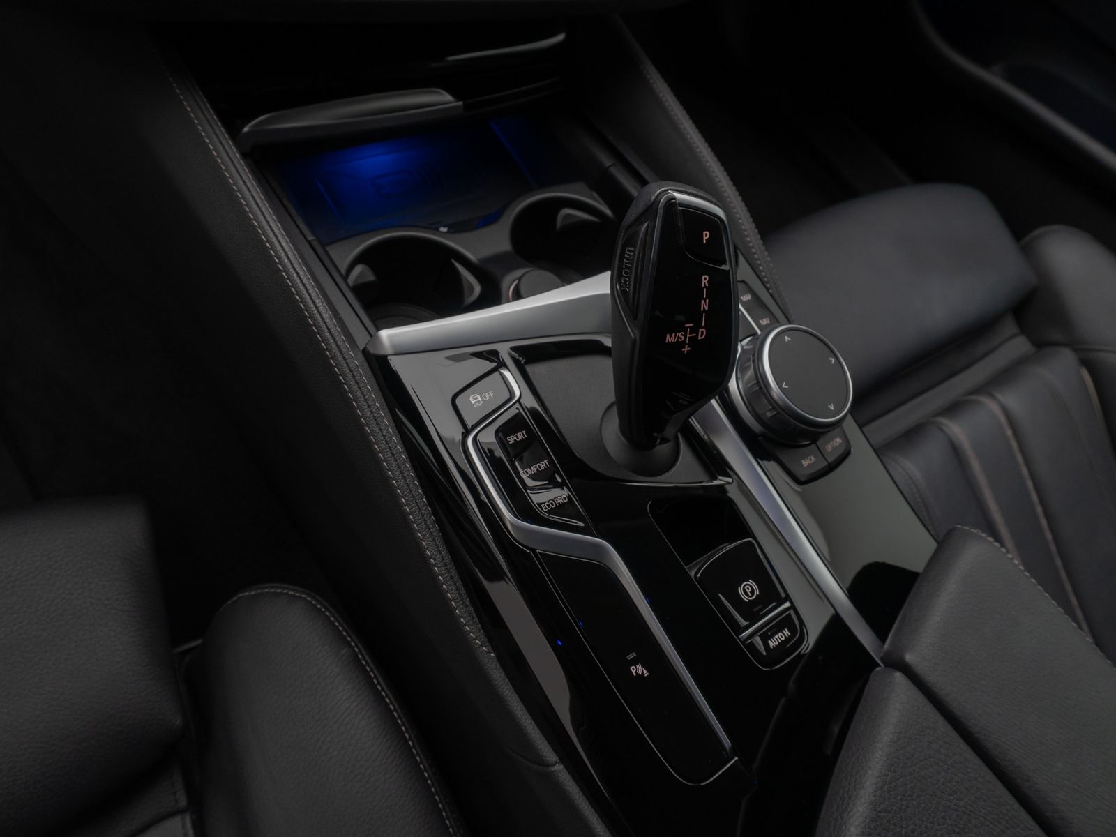 Fahrzeugabbildung BMW 530i xD Luxury Line DAB Kamera HiFi Sportstz 18"