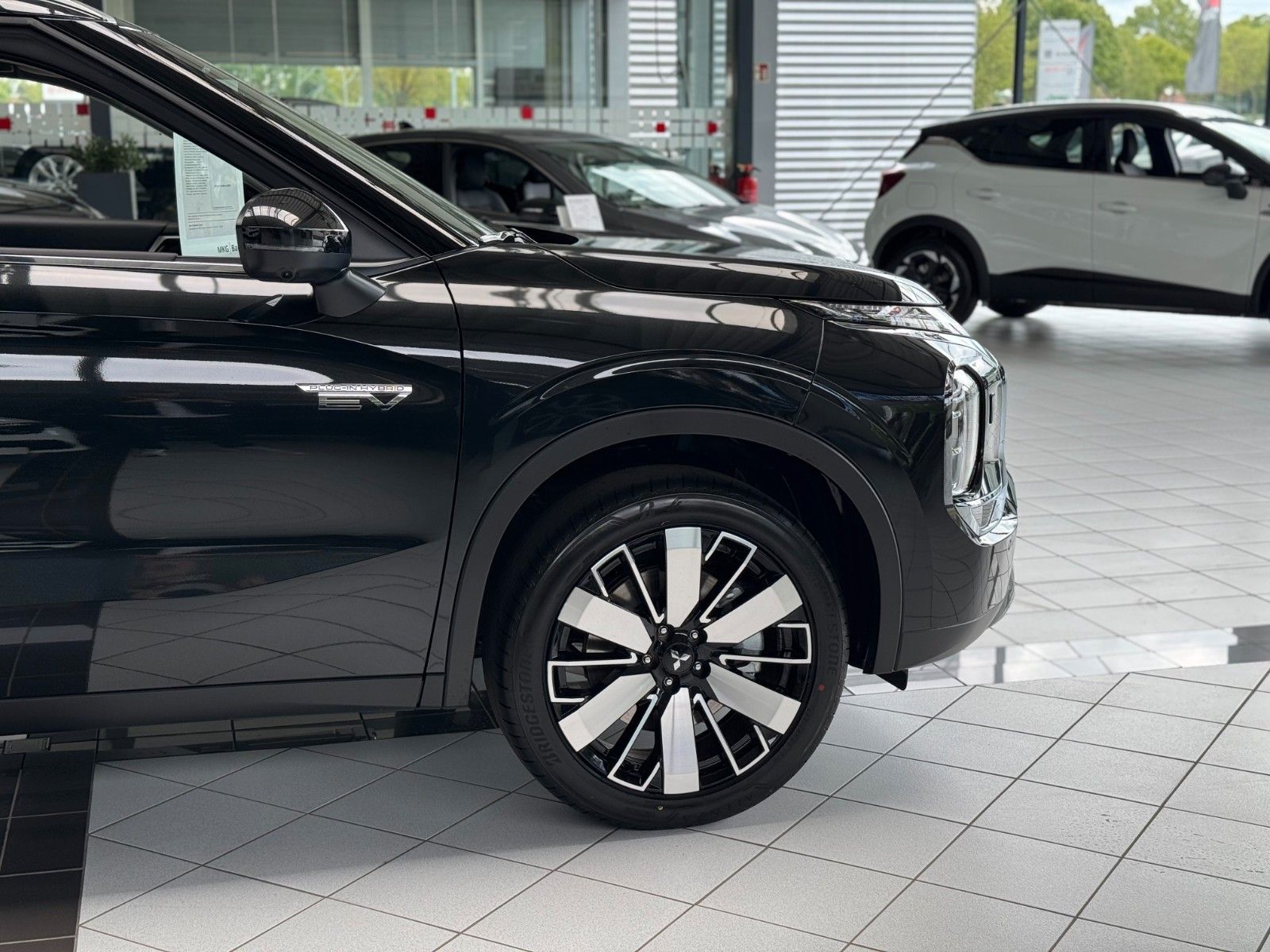 Fahrzeugabbildung Mitsubishi Plug-in Hybrid Outlander Intro Edition