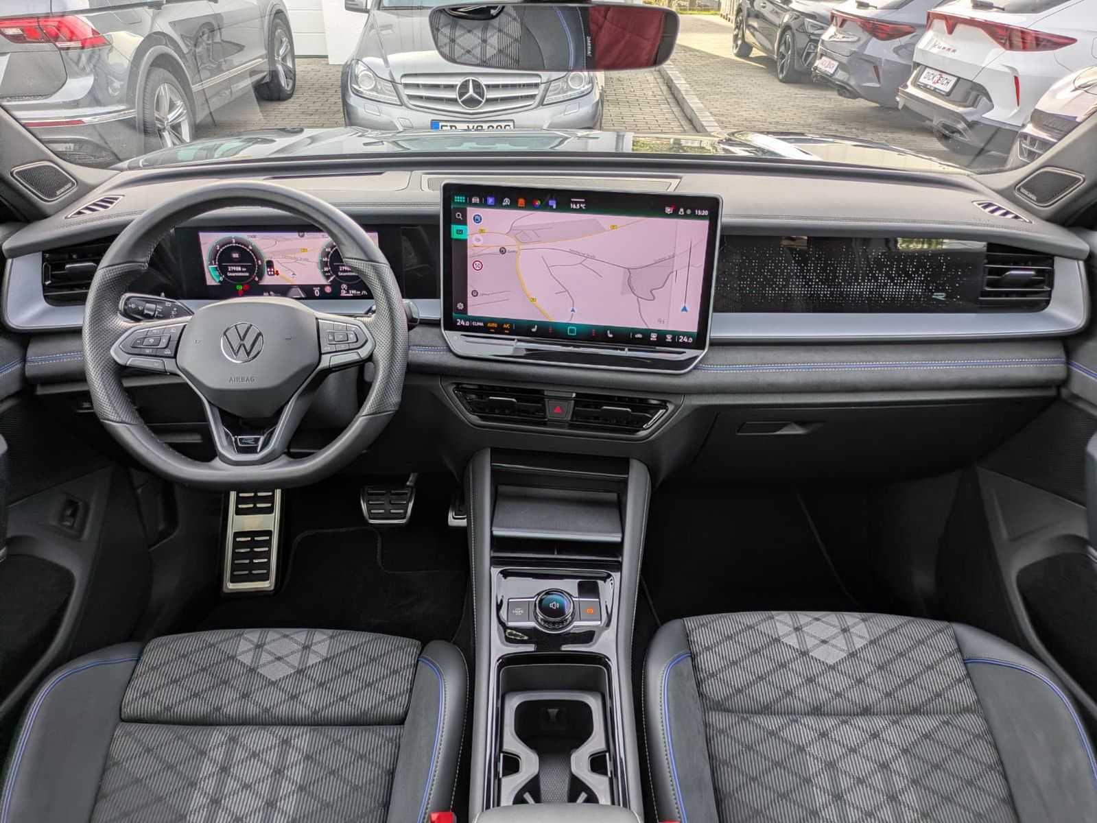 Fahrzeugabbildung Volkswagen Tayron 2.0 TDI 4M R-Line 7Si*MATRIX*AHK*PANO*HUD