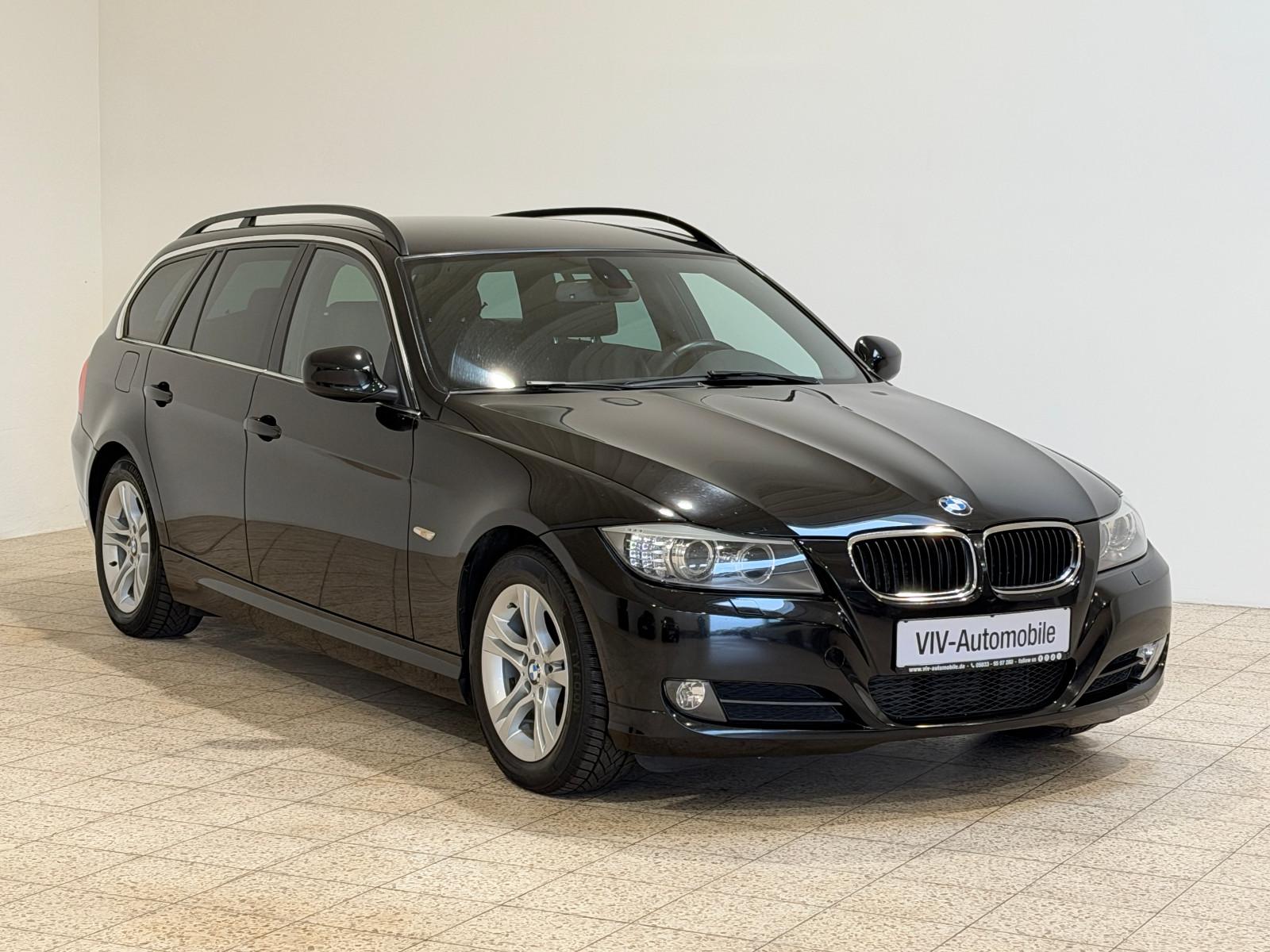 BMW 320 2009 — interior