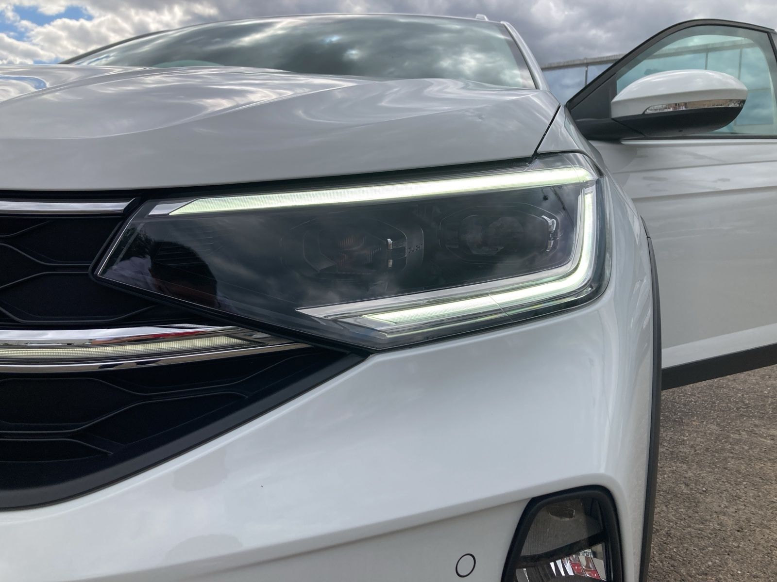 Fahrzeugabbildung Volkswagen Taigo TSI Style DSG IQ-Light Navi AHK RFK SHZ