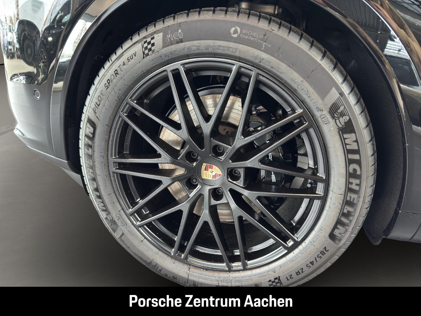 Porsche Cayenne E-Hybrid Coupe Black Edition Burmester