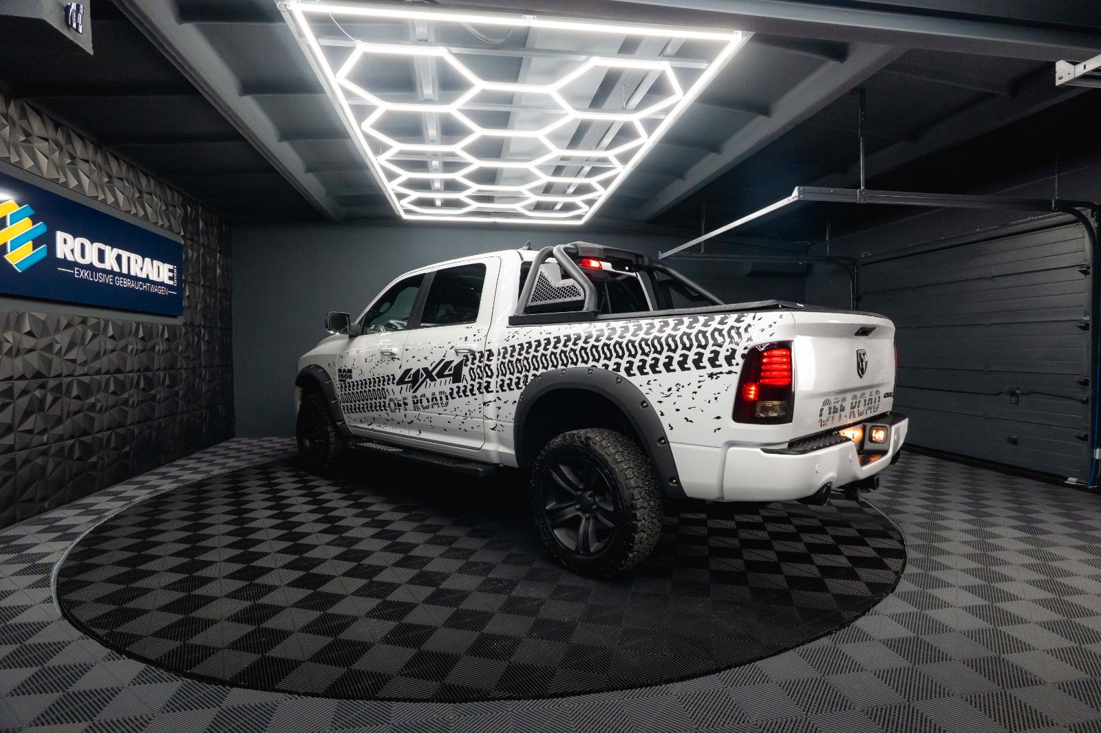 Fahrzeugabbildung Dodge RAM 5.7 V8 HEMI 4x4 OFFROAD Night-Paket *LED*AHK