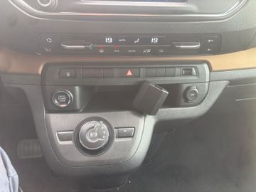 Fahrzeugabbildung Toyota Crosscamp Aufstelldach Navi RFK uvm