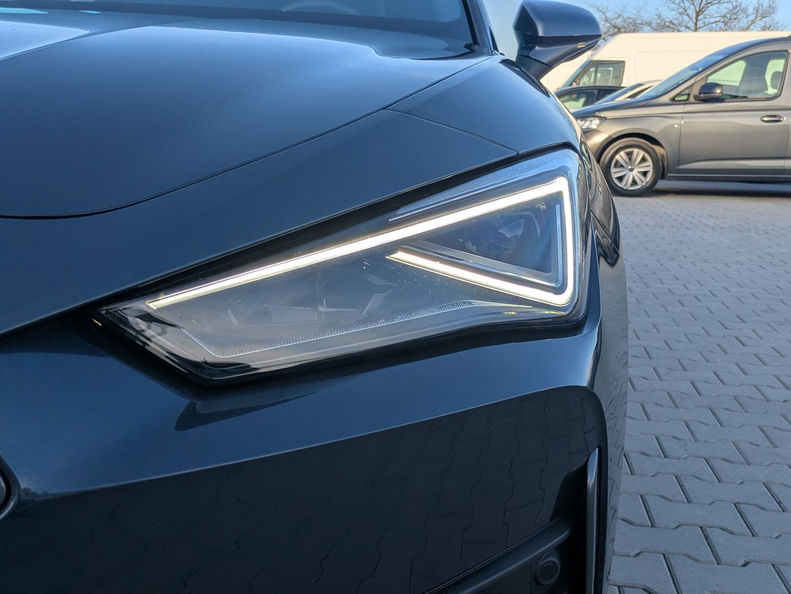 Fahrzeugabbildung CUPRA Leon 1.5 eTSI DSG MATRIX-LED*ACC*APP*KAMERA*18"