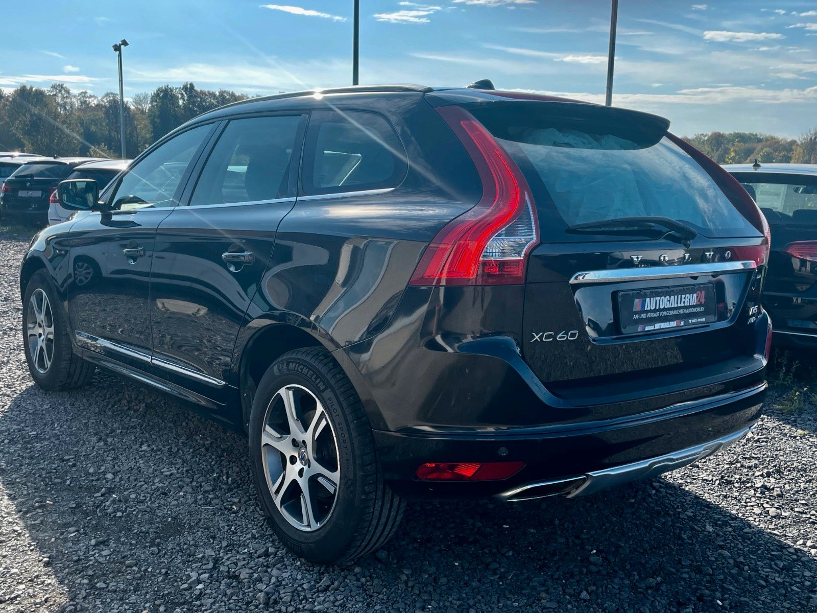 Fahrzeugabbildung Volvo XC60 Summum AWD Aut. Navi Xenon Leder Pano Kamer