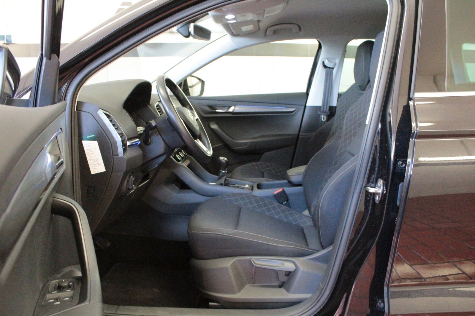 Fahrzeugabbildung SKODA Karoq 1.0 TSI AMBITION  AHK *Allwetter*
