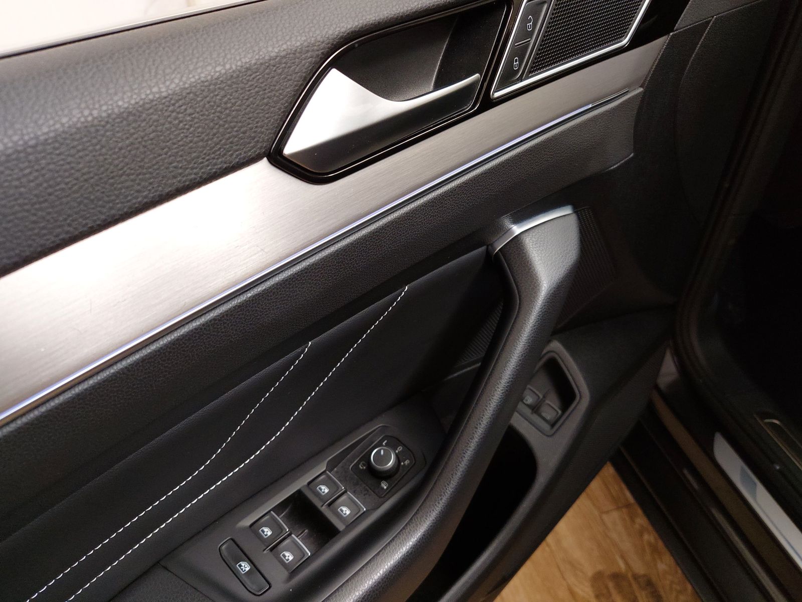 Volkswagen Passat Variant GTE 1.4 TSI T-Leder Navi LED Pano foto 5