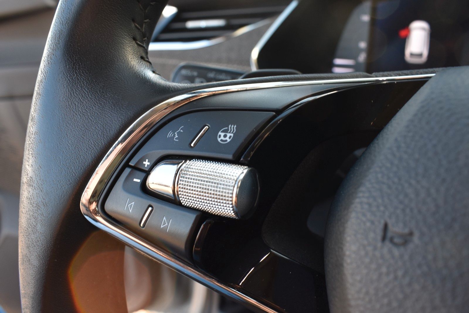 Fahrzeugabbildung SKODA Octavia Combi Scout 4x4/KEYLESS/HUD/AHK/LED