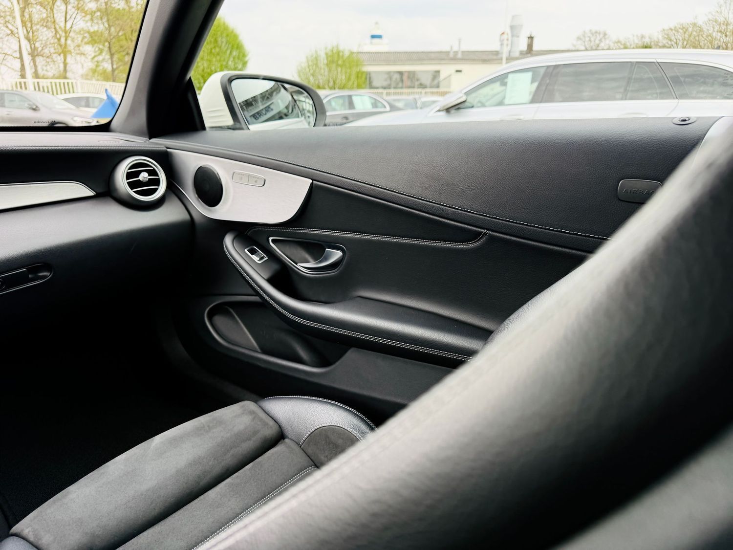 Fahrzeugabbildung Mercedes-Benz C 200 CABRIO AMG, Autom., Multibeam, RFK, Tot, N