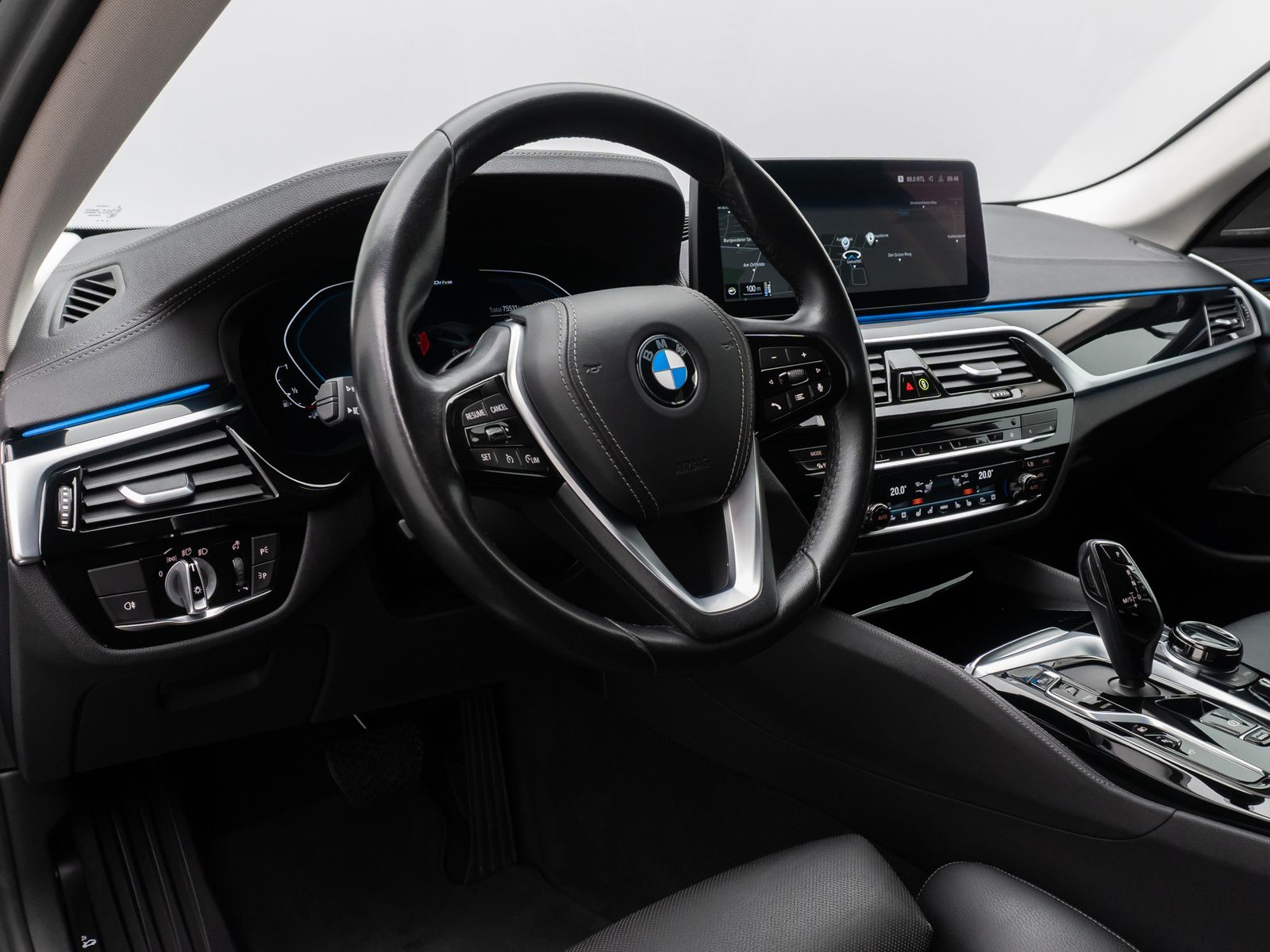 Fahrzeugabbildung BMW 530e Luxury Line 360° Laser DAB H/K SoftCl Sport