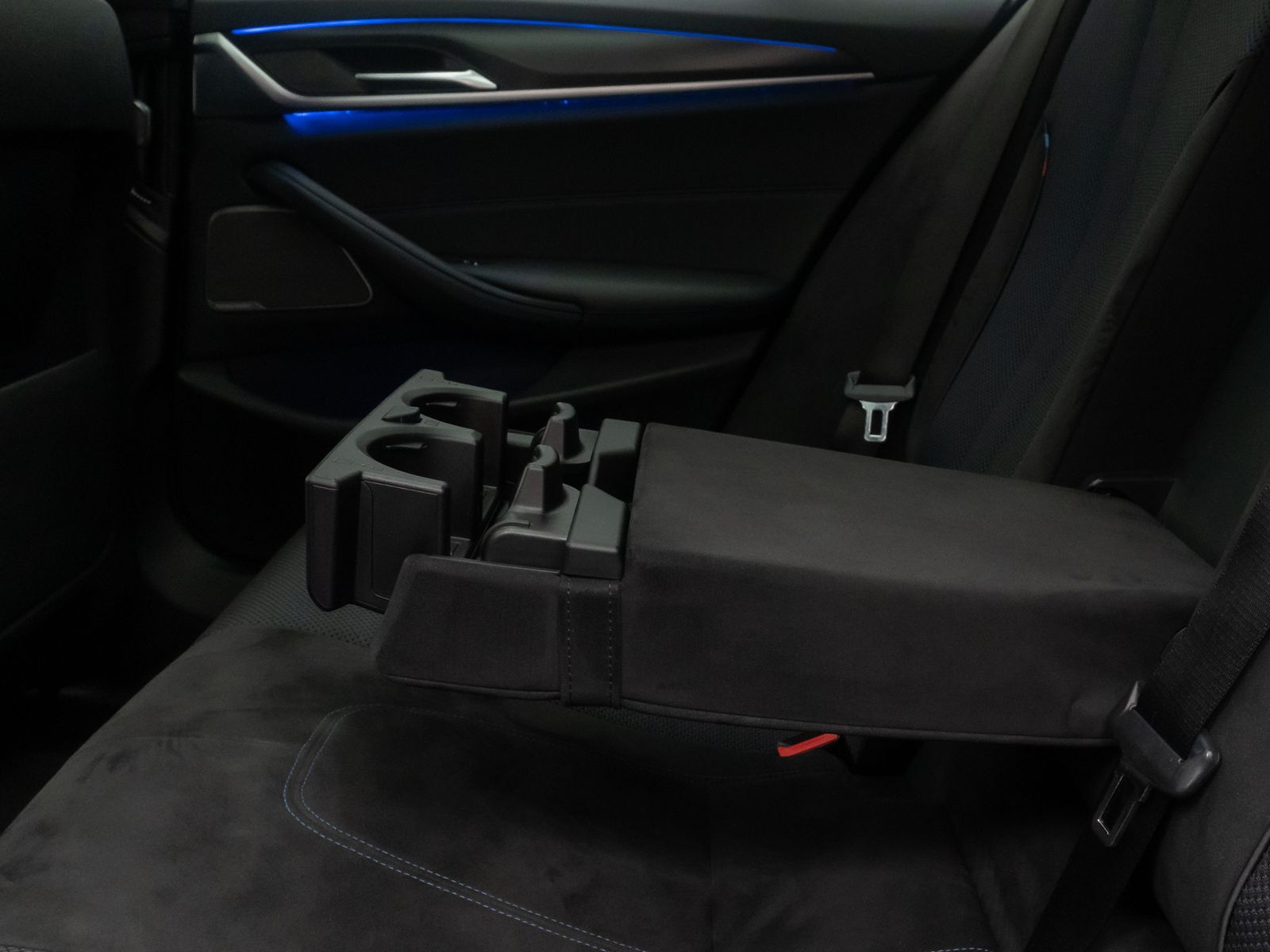 Fahrzeugabbildung BMW 520d xD M Sport Panoram Kamera Laser HUD H/K 19"