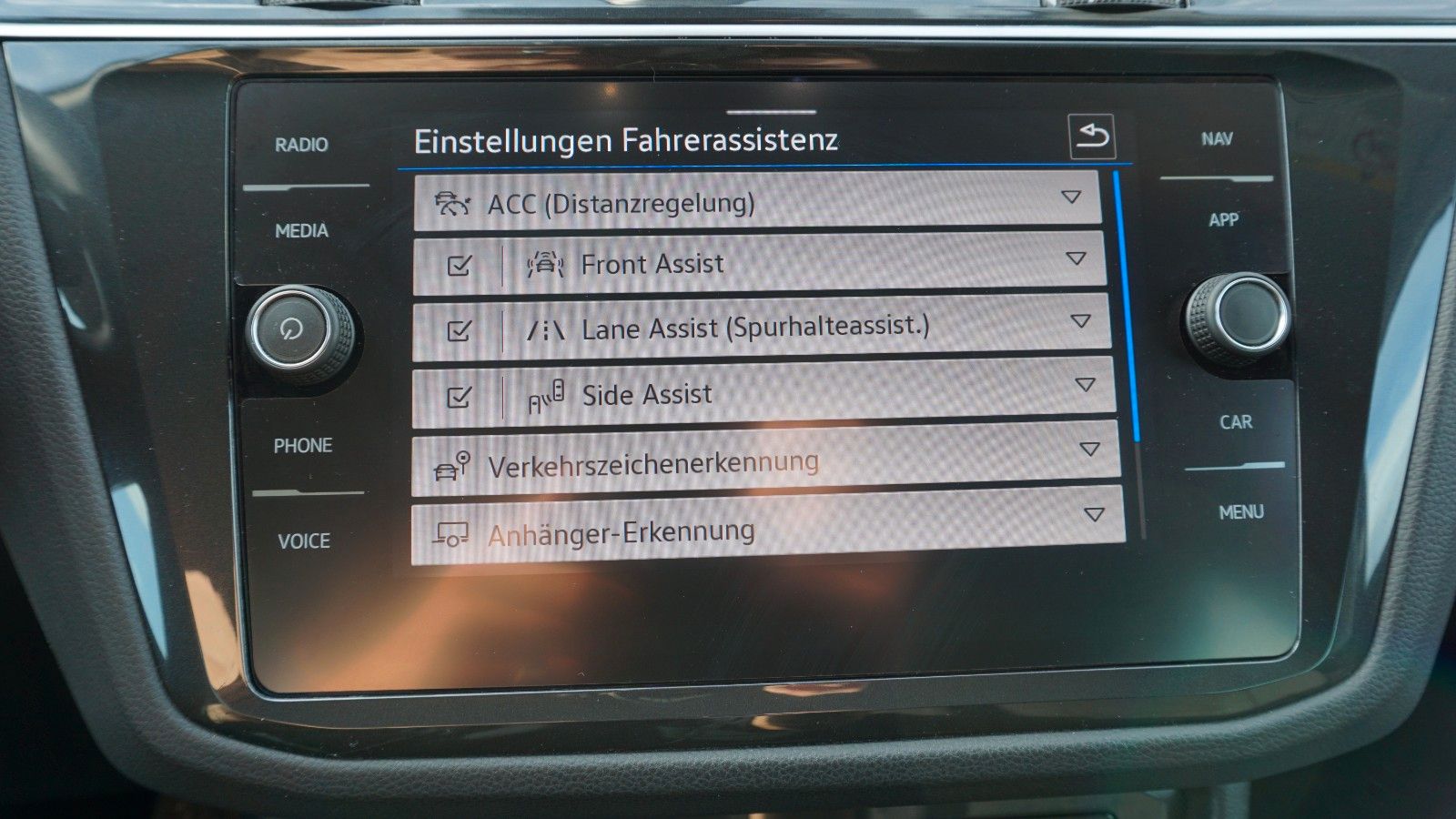Fahrzeugabbildung Volkswagen Tiguan Elegance 4M, Kamera, Navi, AHK, IQ.Light