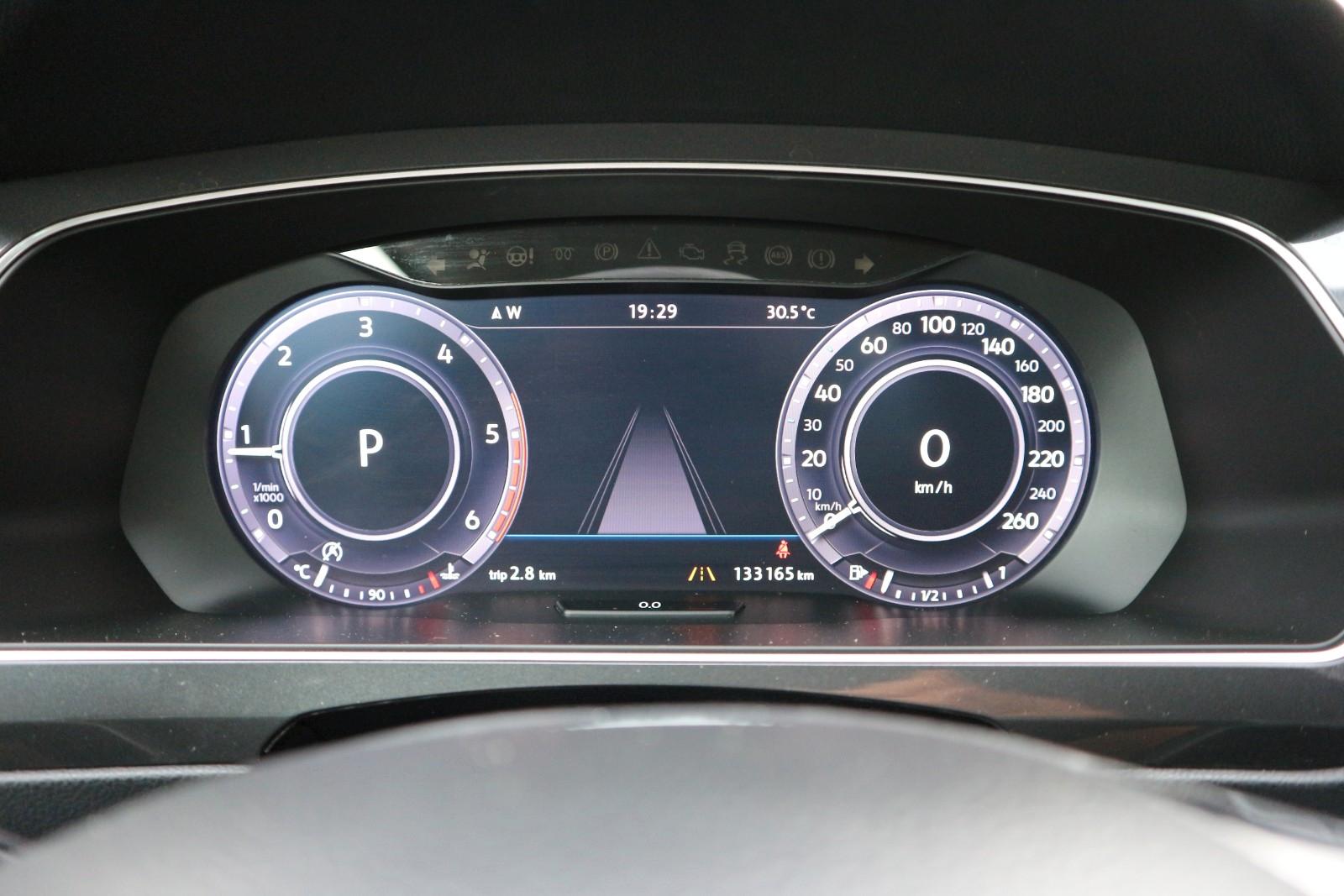 Volkswagen Tiguan 4Motion DSG Navi ACC PDC AHK CarPlay Spur