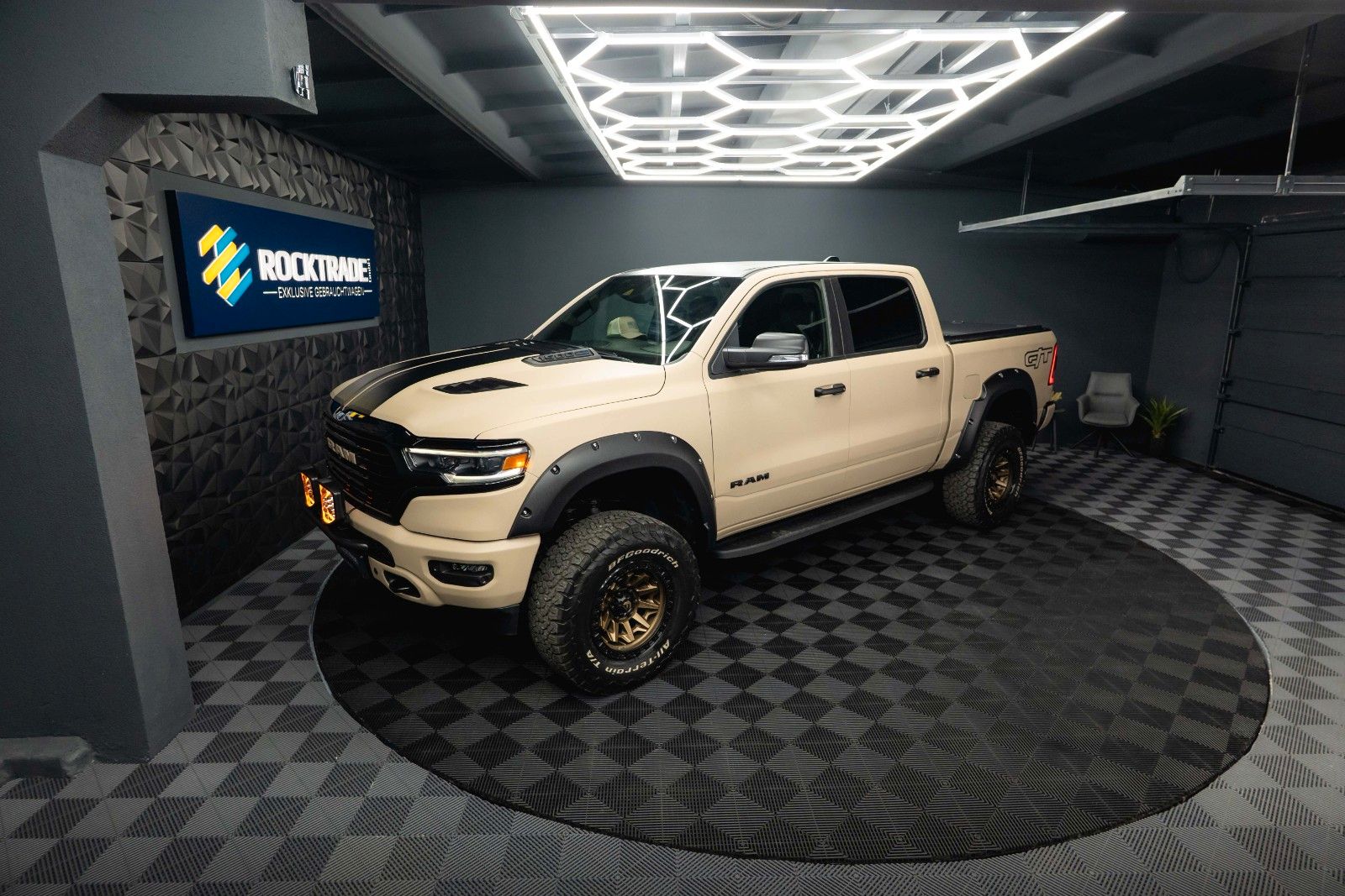 Fahrzeugabbildung Dodge RAM 5.7 V8 HEMI 4x4 NIGHT GT SPORT Offroad 19%