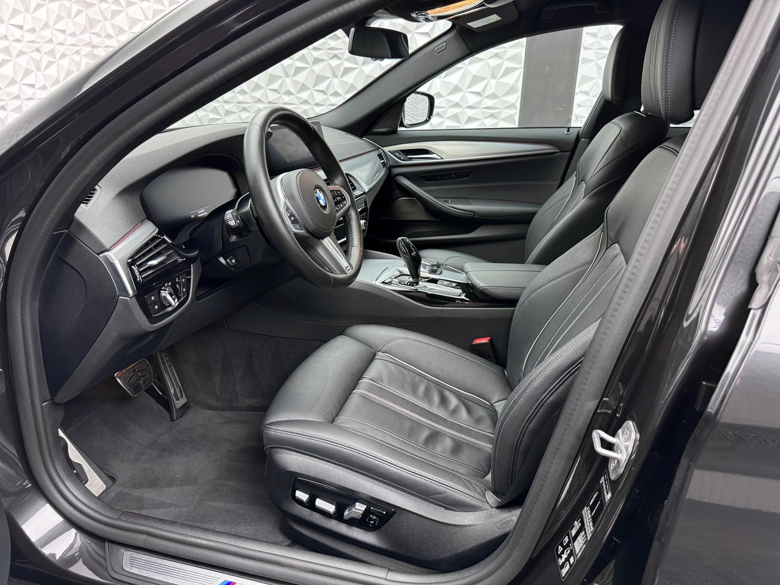 Fahrzeugabbildung BMW d*XDRIVE*M-PAKET*AHK*H&K*LIVE*360°HUD*KEYL*DAB