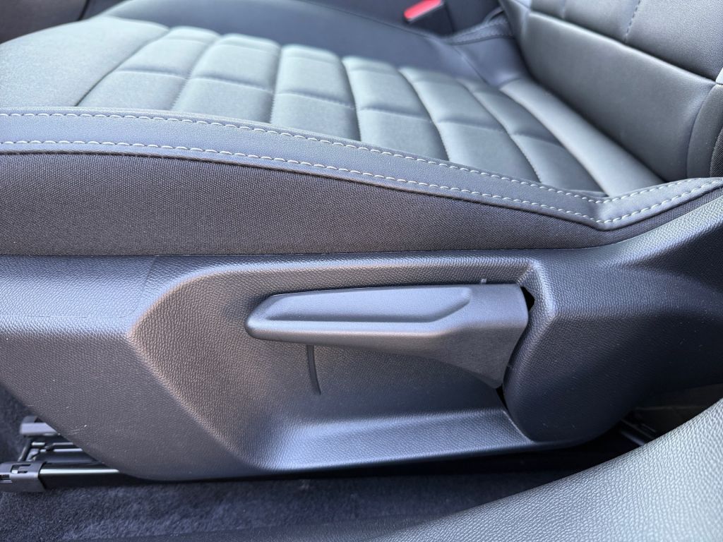 Fahrzeugabbildung Citroën C4 Hybrid 145 MAX Neuwagen*Schiebedach*Winter-P.