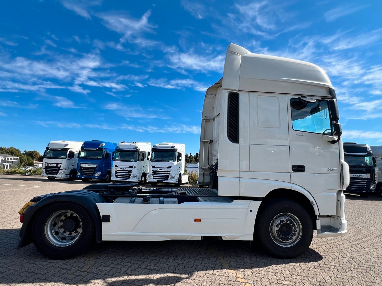 Fahrzeugabbildung DAF 10 Stuck XF 530 FT, Intarder, Klima