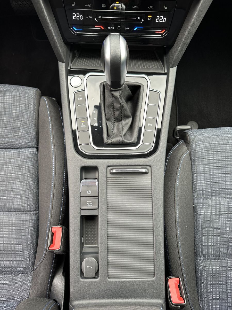 Fahrzeugabbildung Volkswagen Passat Variant 1.4 TSI DSG GTE NAV+LED+AHK+VCOCK
