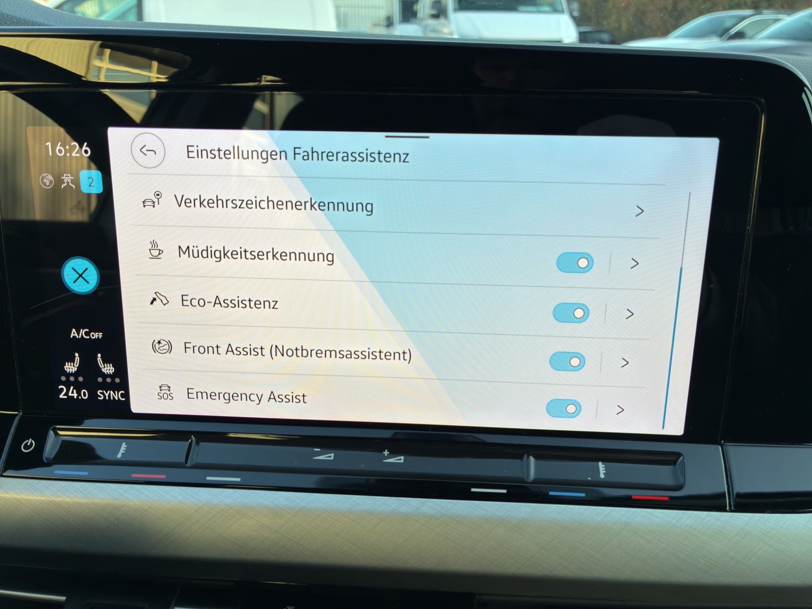 Fahrzeugabbildung Volkswagen Golf VIII Life DSG TDI LED ACC SH PDC Ambiente N