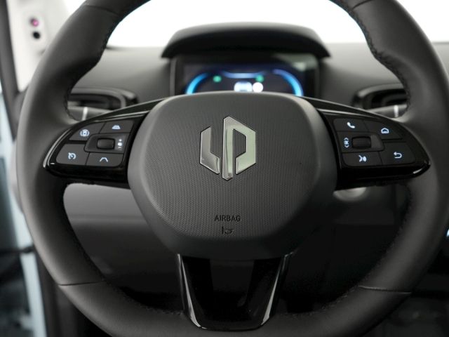 T03 DESIGN 37,3 kWH AT+NAVI+RÜCKFAHRKAMERA+PANOR