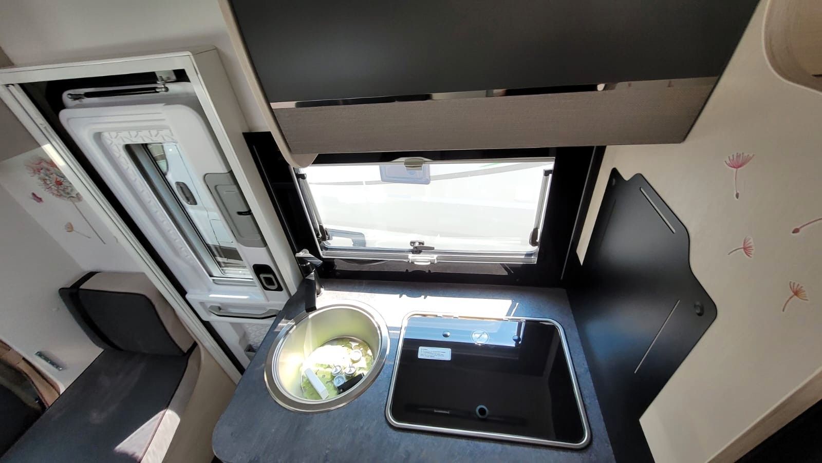 Fahrzeugabbildung Chausson 627 GA Titanium Ultimate *Hubstützen/Zusazluft*