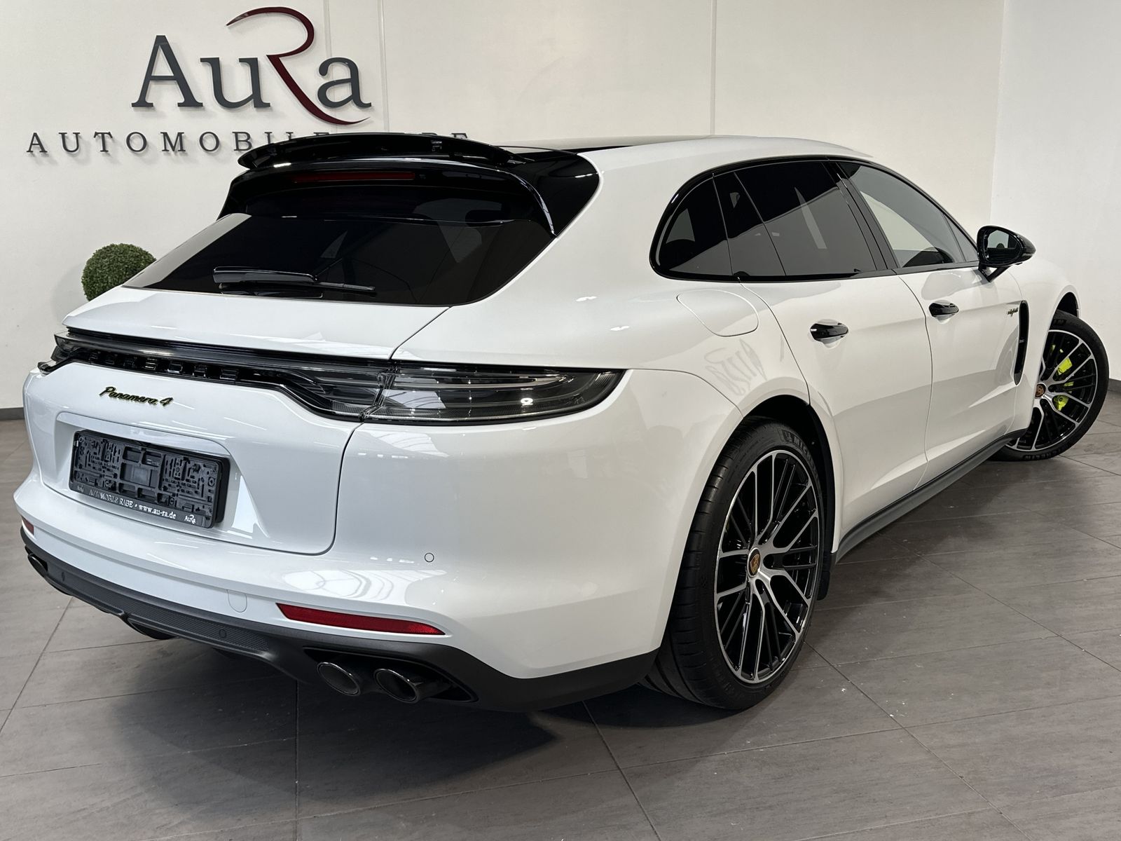 Fahrzeugabbildung Porsche Panamera 4 E-Hybrid PlatinumEd NAV+LED+360°+PANO