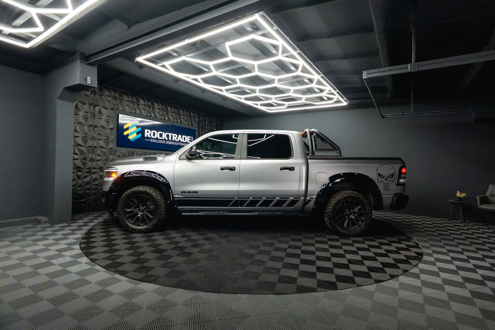 Fahrzeugabbildung Dodge RAM 5.7 V8 HEMI 4x4 OFFROAD Night PUNISHER 19%