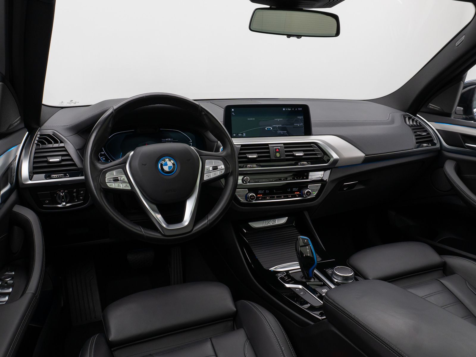 Fahrzeugabbildung BMW iX3 Impressive Panorama 360°HUD DAB H/K AHK Komf