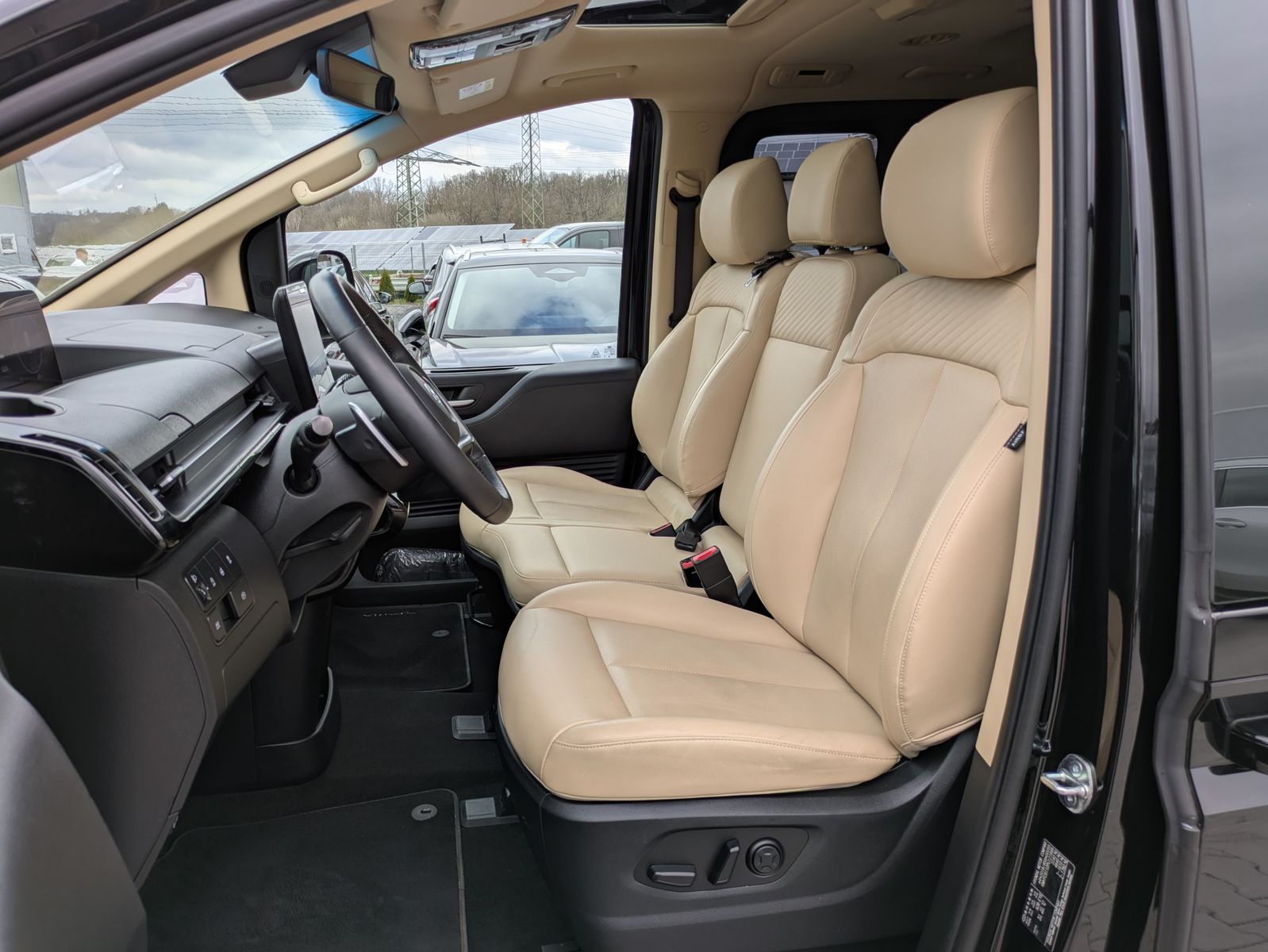 Fahrzeugabbildung Hyundai Staria 2.2 CRDi 4WD Prime*9*LED*PANO*360°KAM*ACC