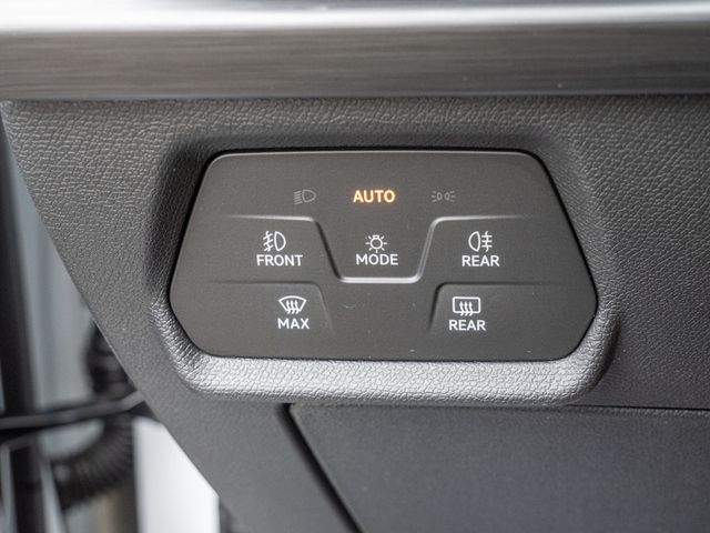 Leon 1.5 eTSI DSG PDC SHZ KAMERA NAVI ACC LED