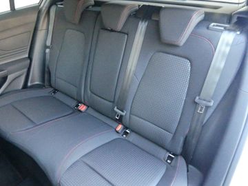 Fahrzeugabbildung Ford Focus Limousine ST-Line X