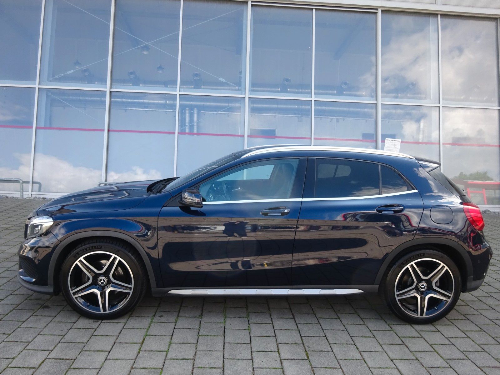 MERCEDES-BENZ GLA 220 CDI / d 4Matic AMG LINE