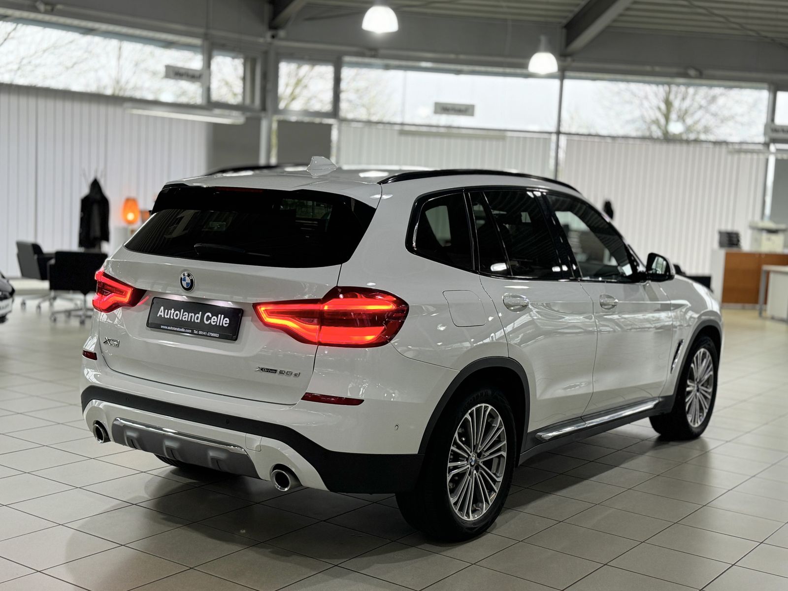 Fahrzeugabbildung BMW X3 xD20d LuxuryLine DAB PDC DisplKey Alarm Sport