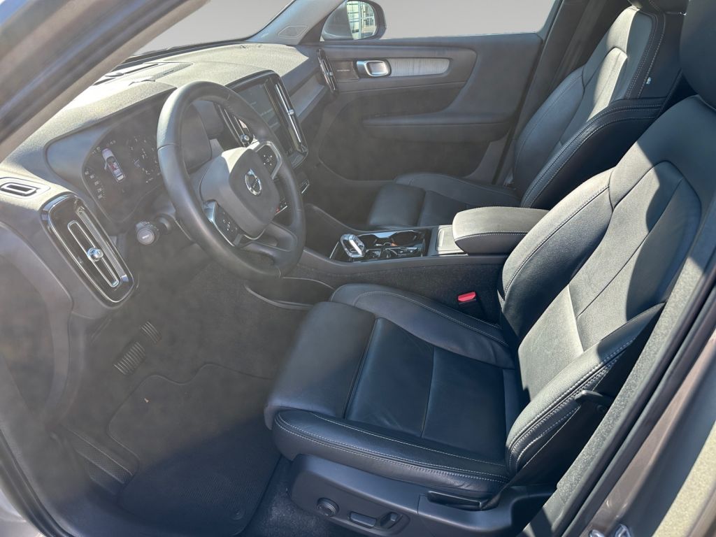 VOLVO XC40 D4 AWD Geartronic Nur an Händler!!! VOLVO XC40 D4 AWD Geartronic Nur an Händler!!!