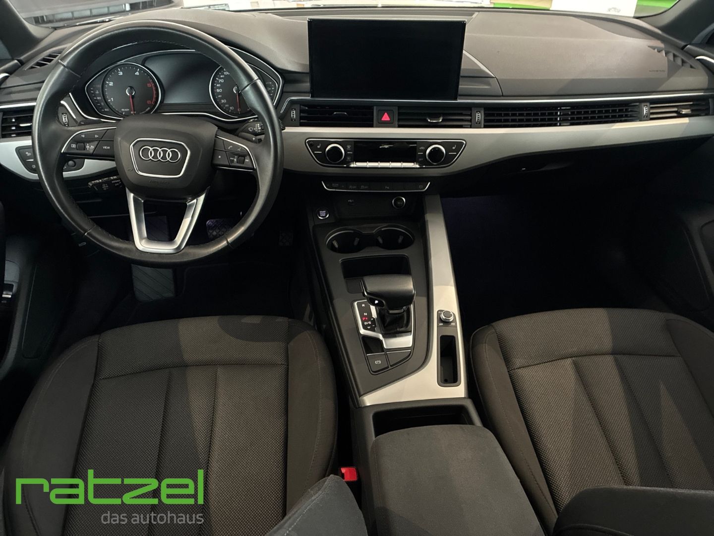 Fahrzeugabbildung Audi A4 Avant 40 2.0 TDI DSG Navi+ El. Panodach+ACC