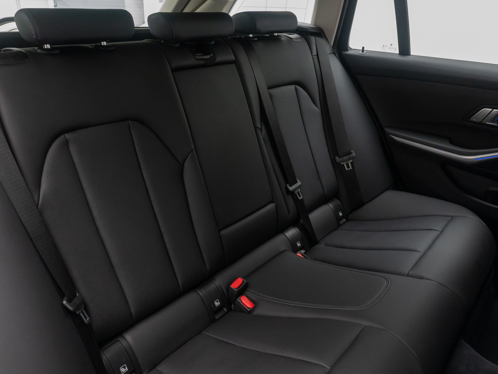 Fahrzeugabbildung BMW 318d Luxury Line DAB Alarm Geschwindigreg HiFi