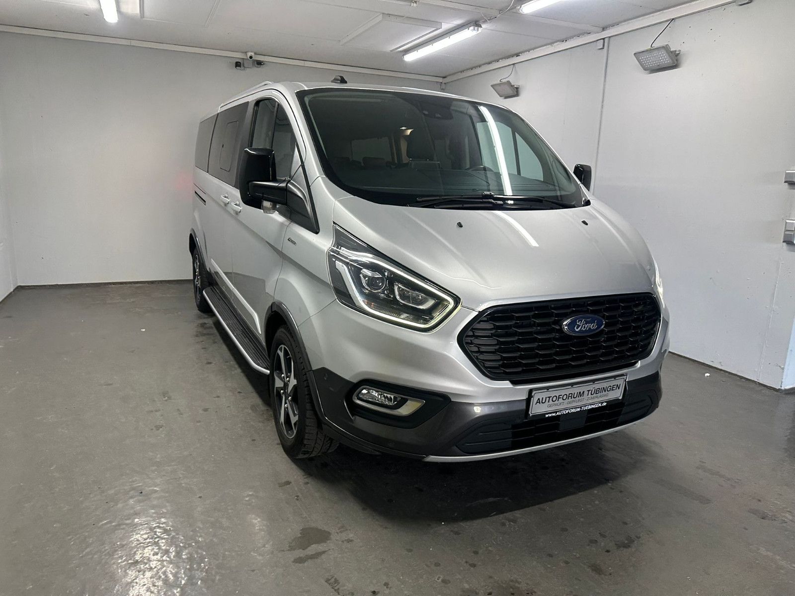 Fahrzeugabbildung Ford Tourneo Custom 320 L2H1 Autm. Active Bus*ACC*8