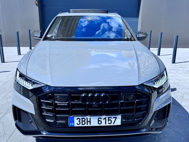 AUDI Q8 55 TFSI e quattro tiptronic -