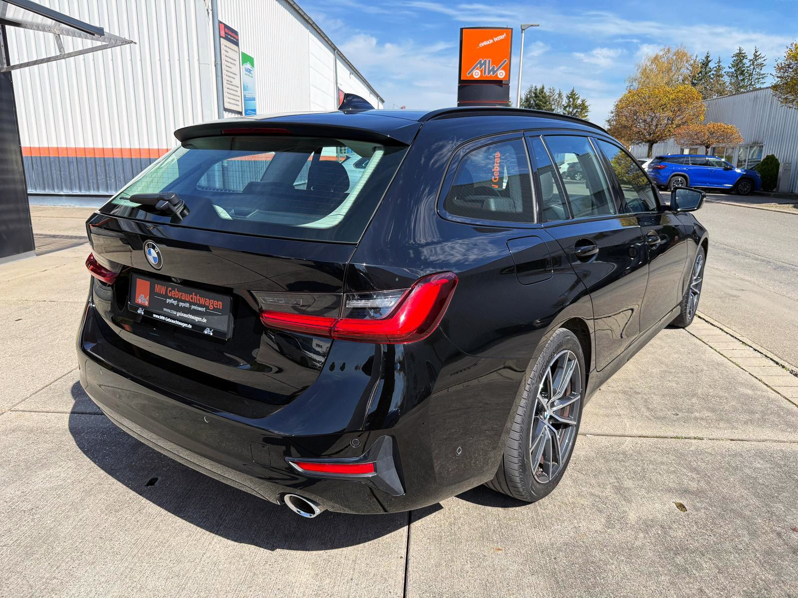 Fahrzeugabbildung BMW 320d Touring Sport-Line ACC AHK 360° LED BT AMBI