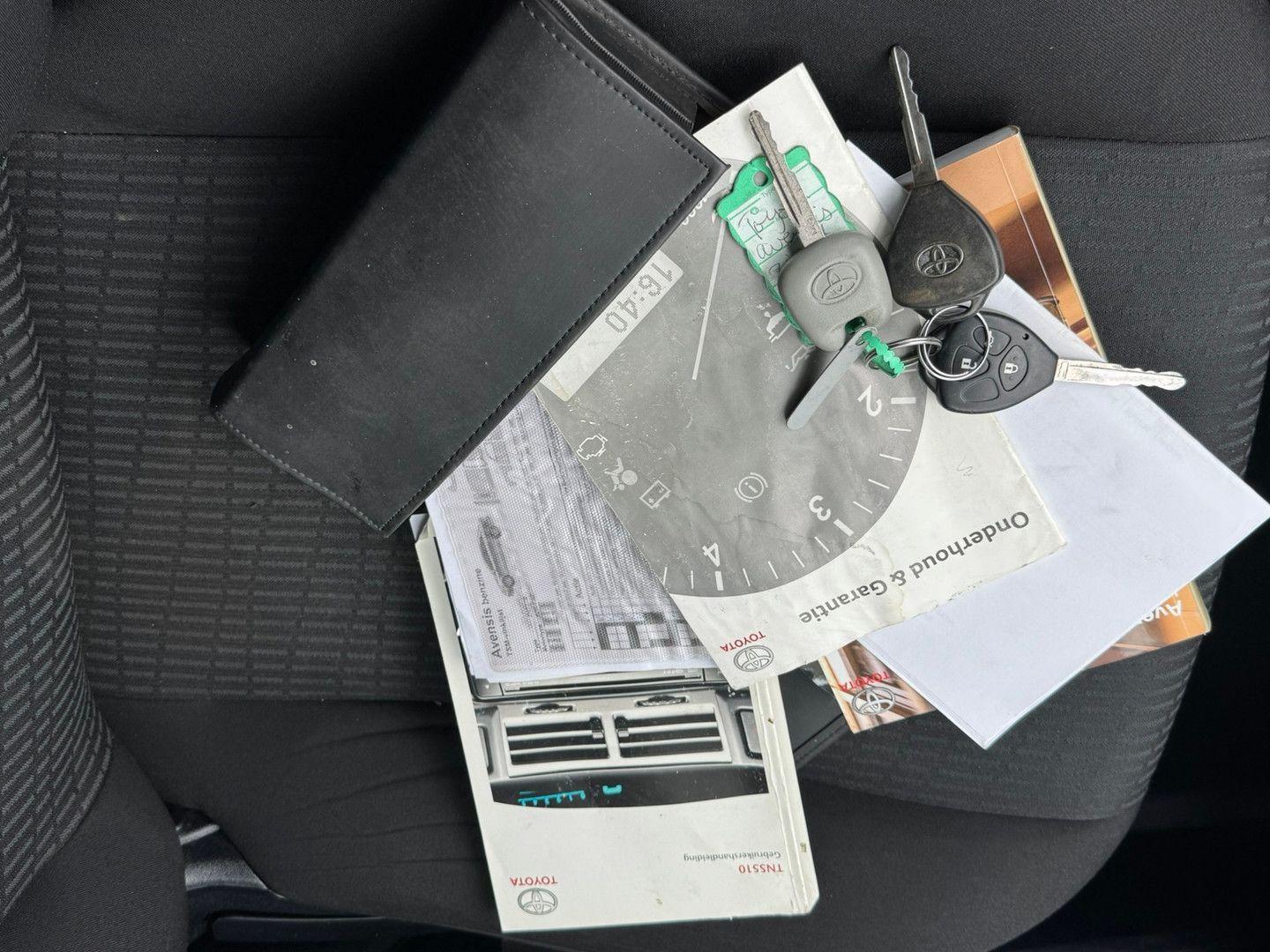 Toyota Avensis 2010 — photo 10