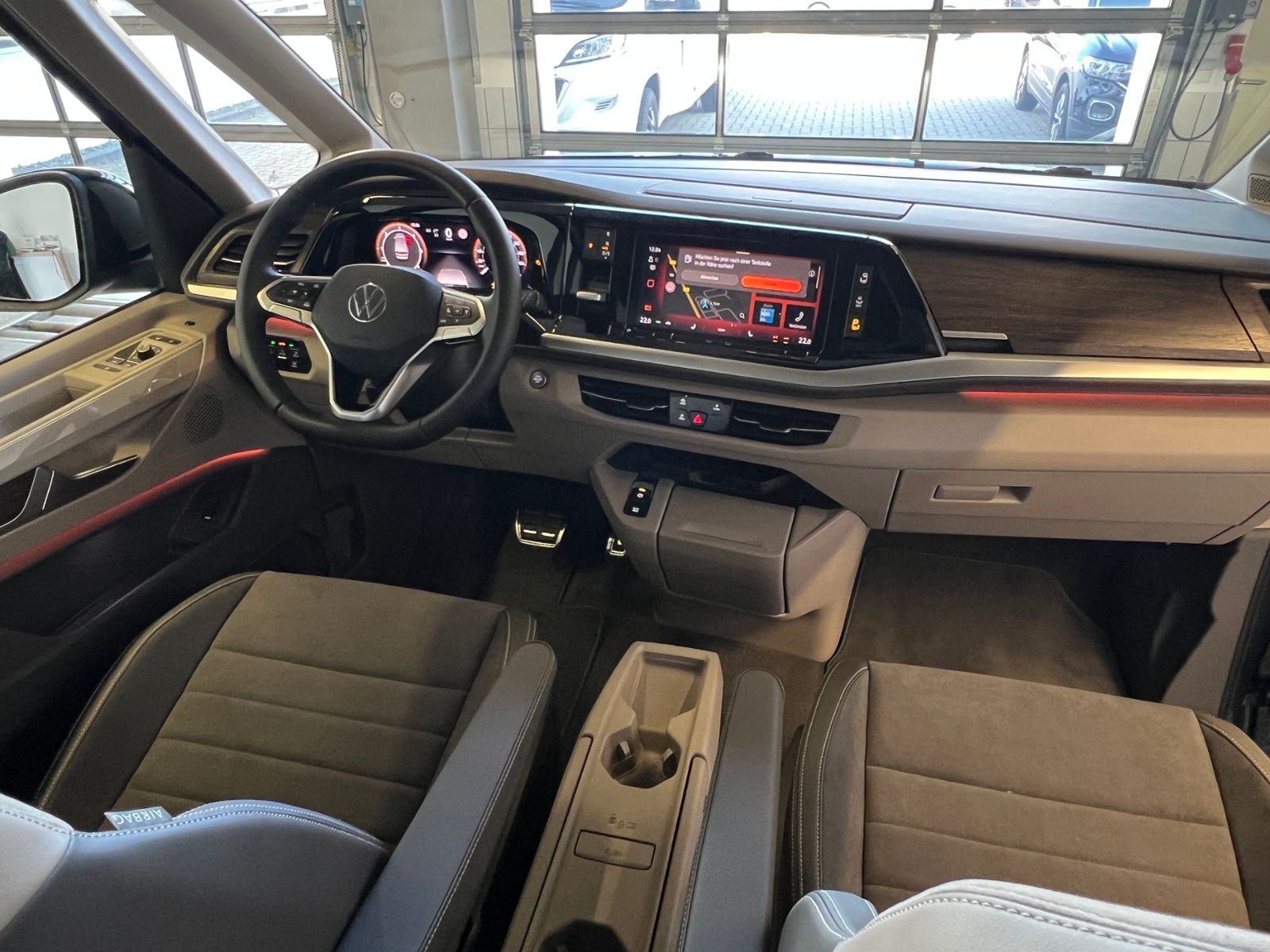 Fahrzeugabbildung Volkswagen T7 Multivan Style 2.0 TDI DSG *AHK, IQ.Light, Pa