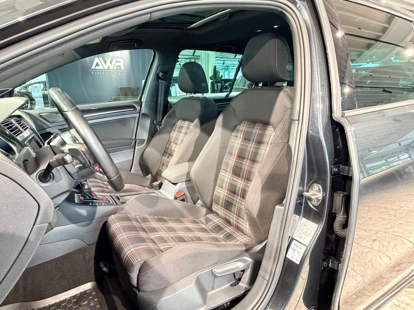 VOLKSWAGEN GOLF VII GTI PERFORMANCE 2.0 TSI 230ch BVA DSG Toit ouvrant pano Sièges chauffants sport Historique présent
