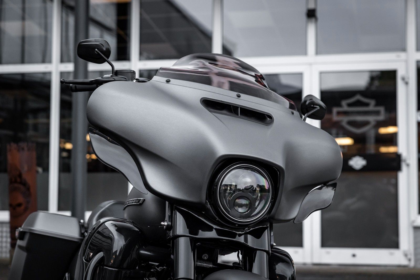 Fahrzeugabbildung Harley-Davidson FLHXS Street Glide 107 Cui - Screaming Eagle APE